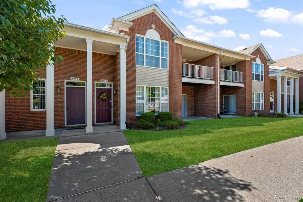 16450 Chatham Drive #136 Macomb Township, MI 48044