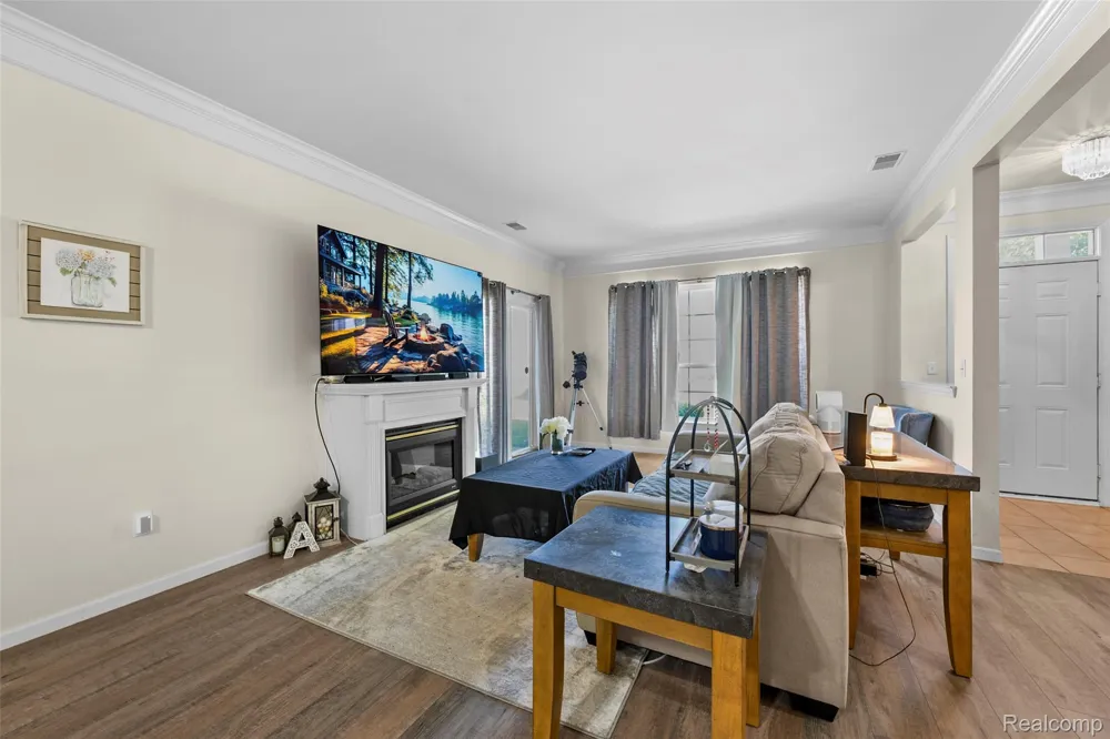 16450 Chatham Drive #136 Macomb Township, MI 48044