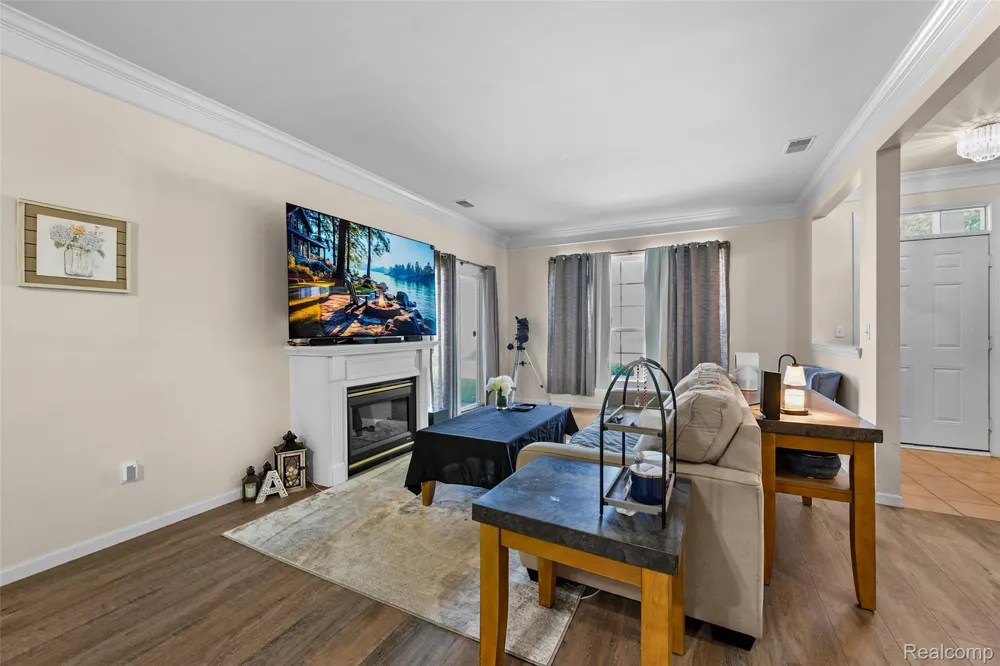 16450 Chatham Drive #136 Macomb Township, MI 48044