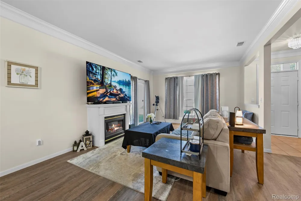 16450 Chatham Drive #136 Macomb Township, MI 48044