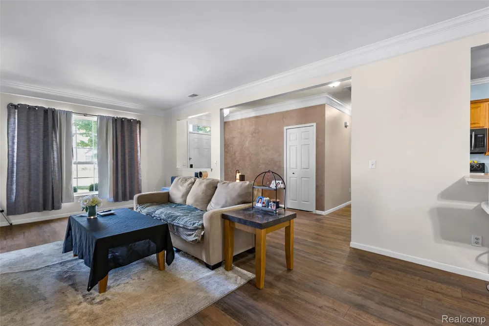 16450 Chatham Drive #136 Macomb Township, MI 48044