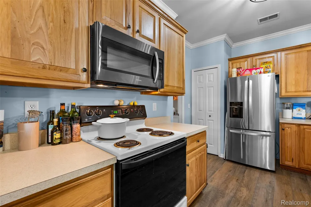 16450 Chatham Drive #136 Macomb Township, MI 48044
