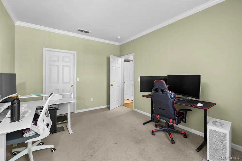 16450 Chatham Drive #136 Macomb Township, MI 48044