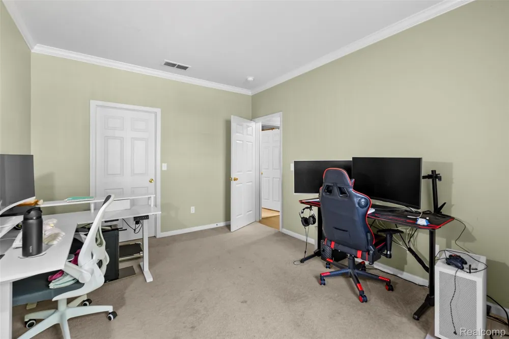 16450 Chatham Drive #136 Macomb Township, MI 48044