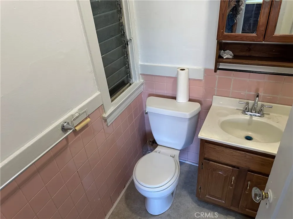 2134 Magnolia Los Angeles, CA 90007