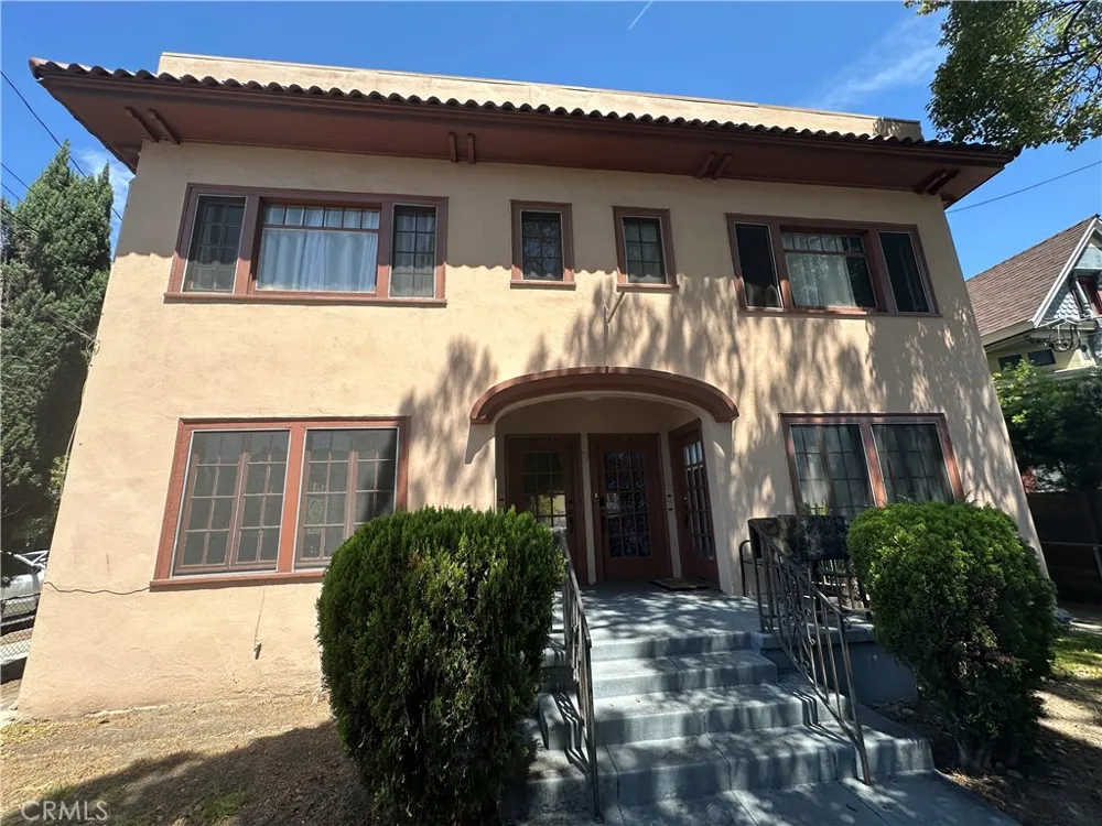 2134 Magnolia Los Angeles, CA 90007