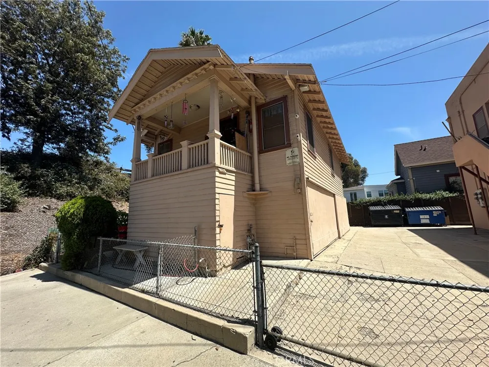 2134 Magnolia Los Angeles, CA 90007