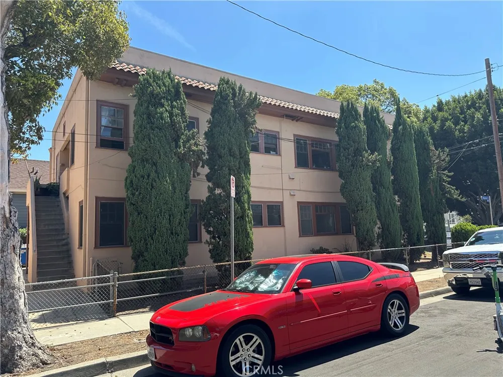 2134 Magnolia Los Angeles, CA 90007