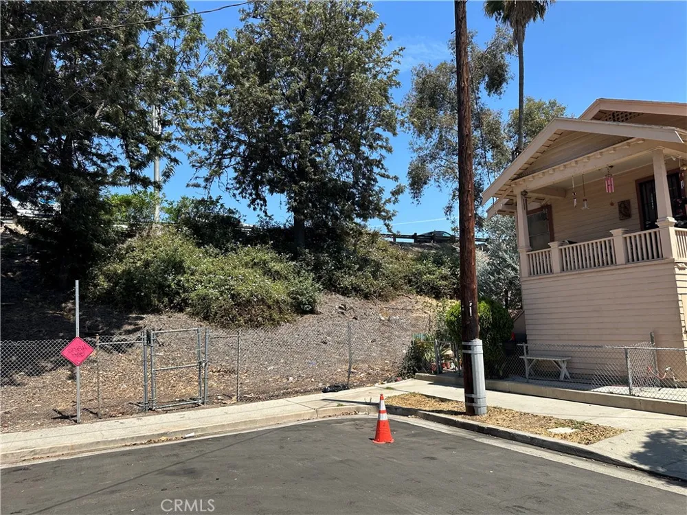 2134 Magnolia Los Angeles, CA 90007