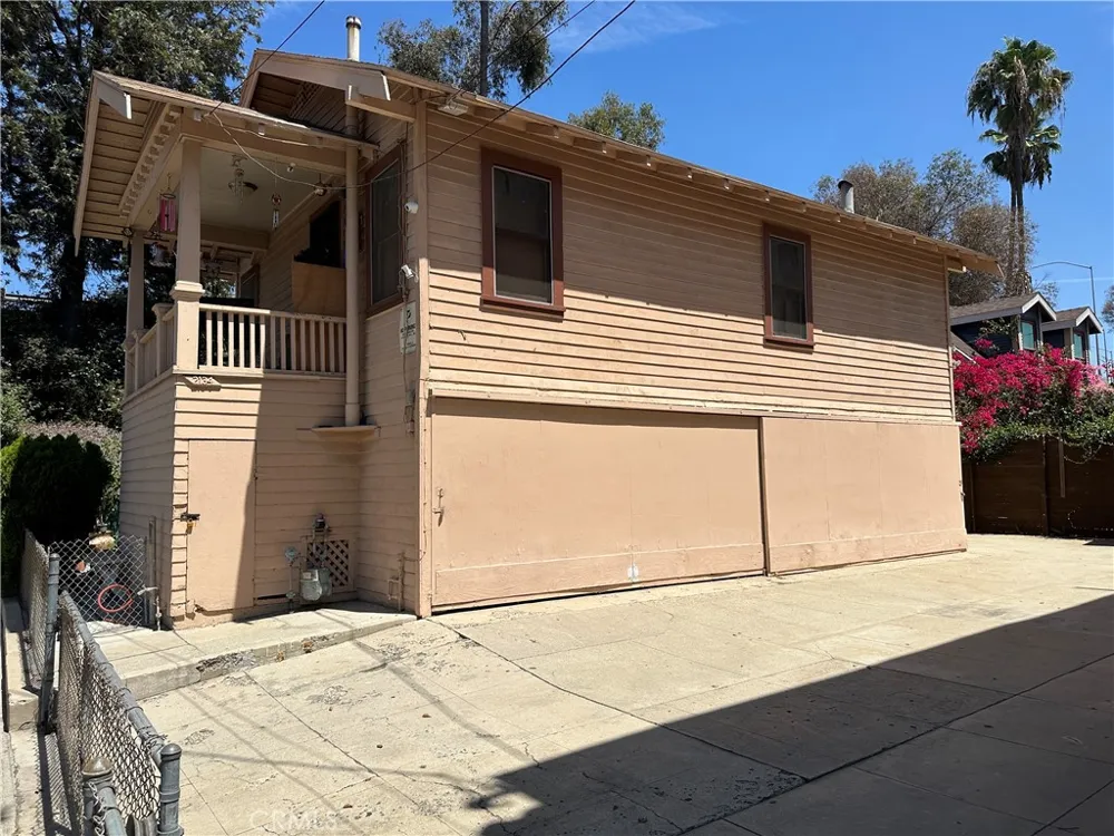 2134 Magnolia Los Angeles, CA 90007