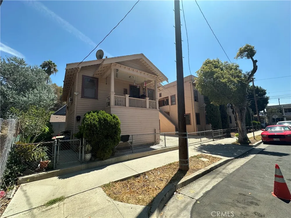2134 Magnolia Los Angeles, CA 90007