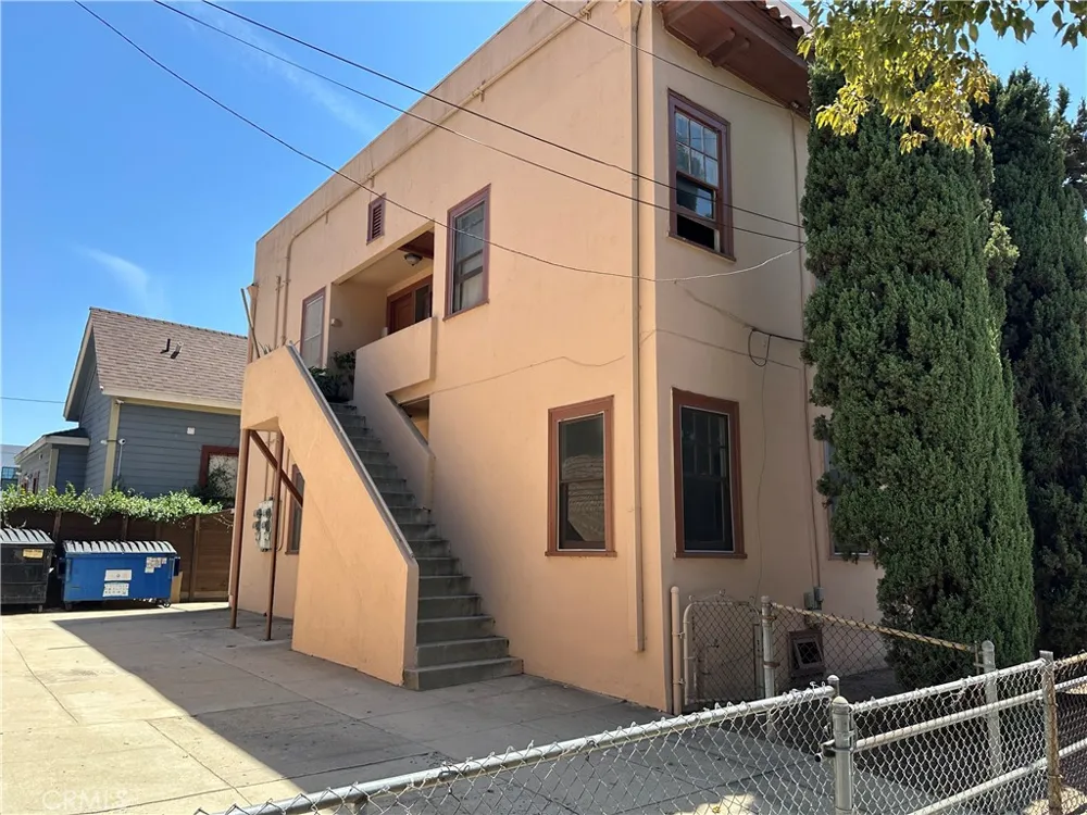 2134 Magnolia Los Angeles, CA 90007