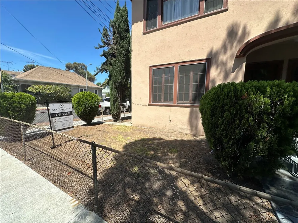2134 Magnolia Los Angeles, CA 90007