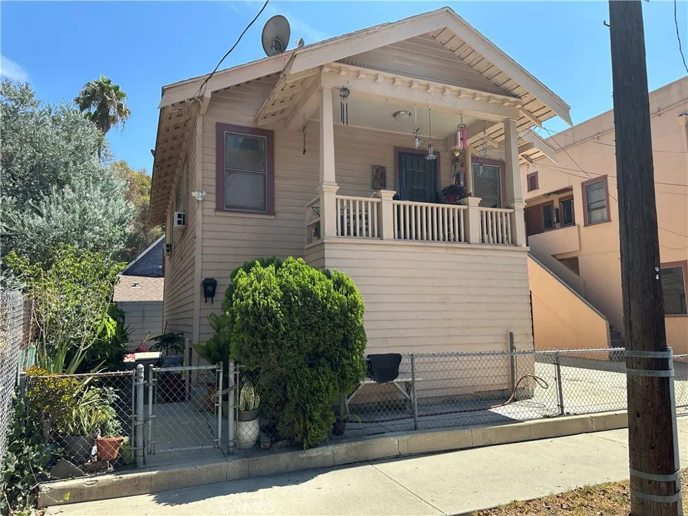 2134 Magnolia Los Angeles, CA 90007