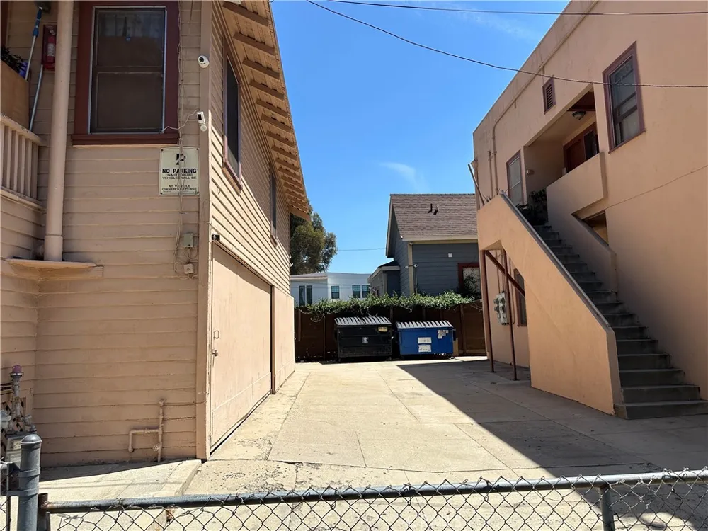2134 Magnolia Los Angeles, CA 90007