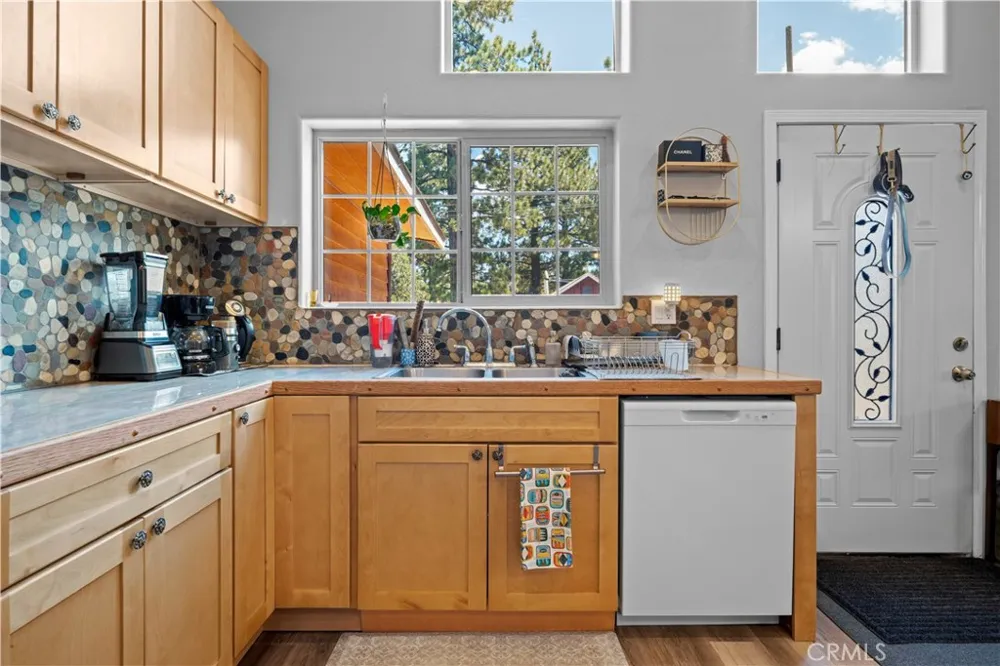 969 Hemlock Big Bear City, CA 92314