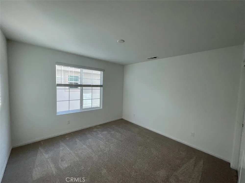 15167 Horizon Fontana, CA 92336