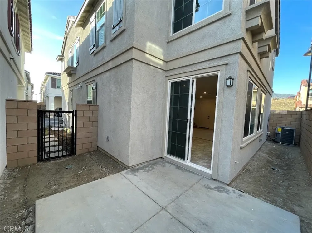15167 Horizon Fontana, CA 92336