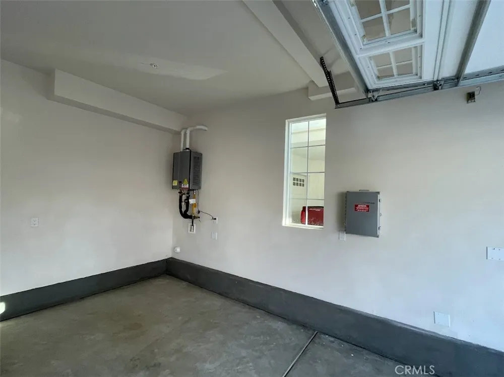15167 Horizon Fontana, CA 92336