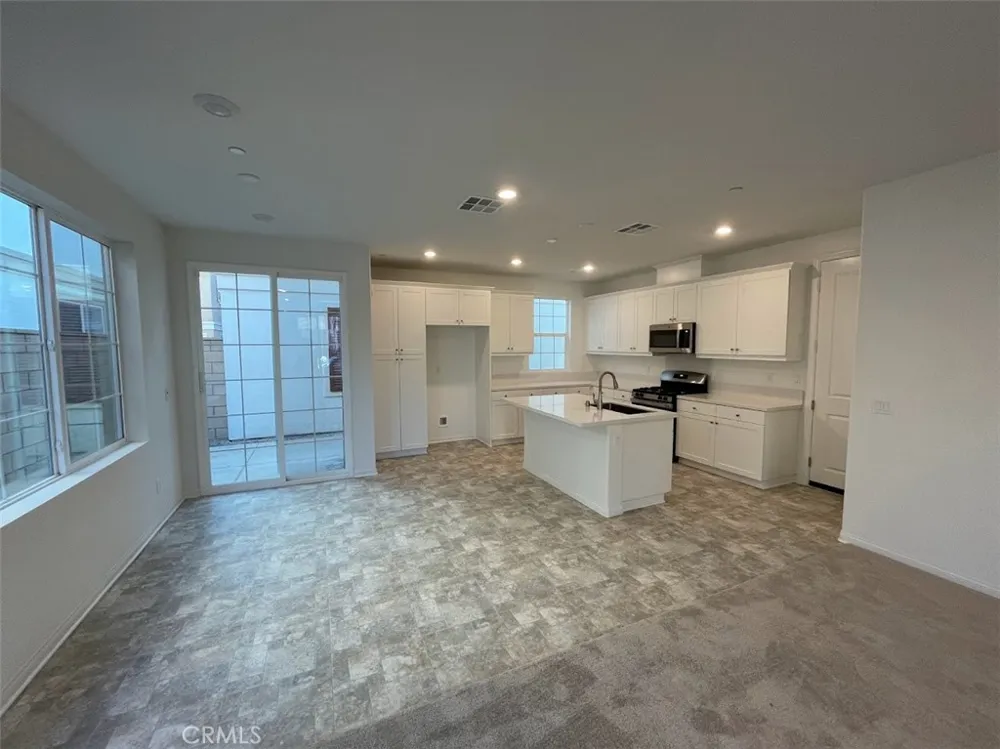 15167 Horizon Fontana, CA 92336