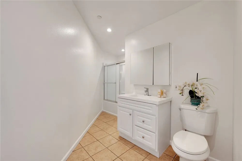 13018 Dalewood Baldwin Park, CA 91706
