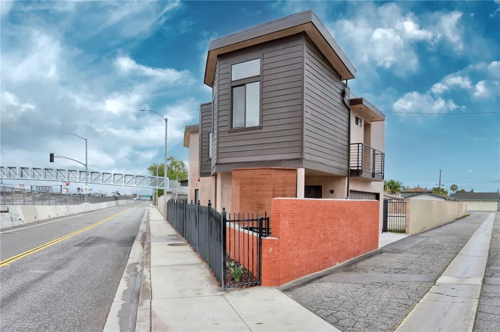 13018 Dalewood Baldwin Park, CA 91706