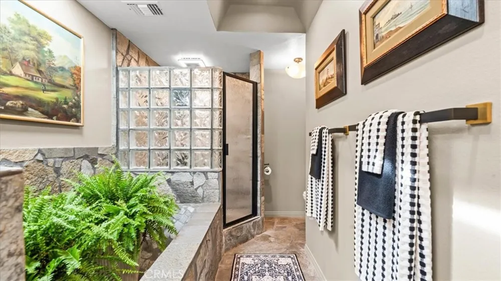 2184 Eiffel Circle Upland, CA 91784