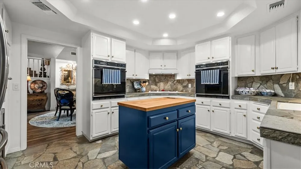 2184 Eiffel Circle Upland, CA 91784