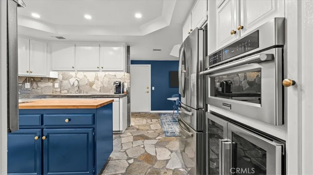 2184 Eiffel Circle Upland, CA 91784