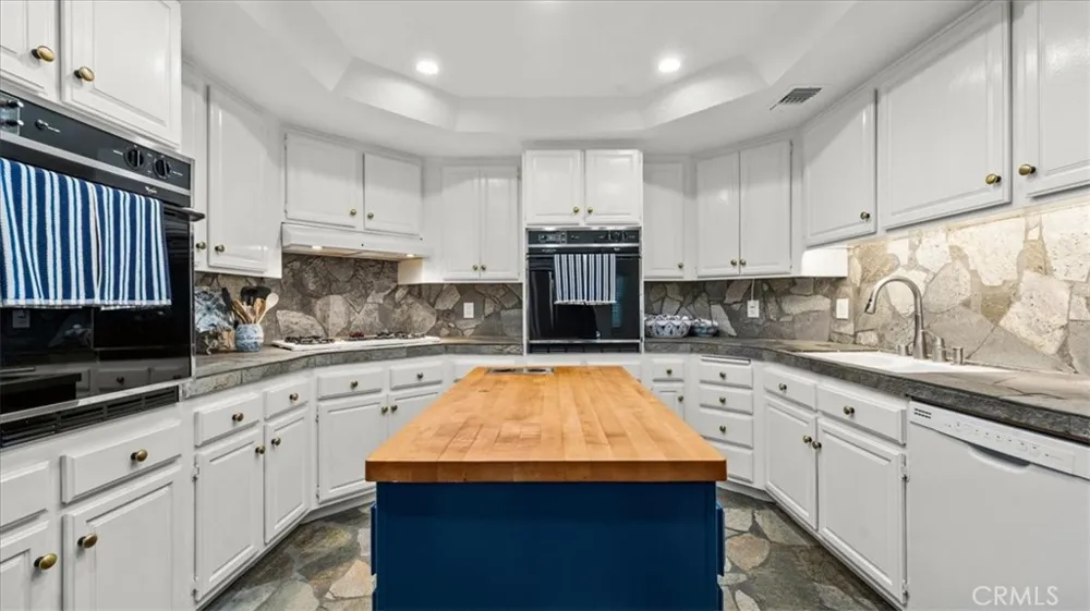 2184 Eiffel Circle Upland, CA 91784