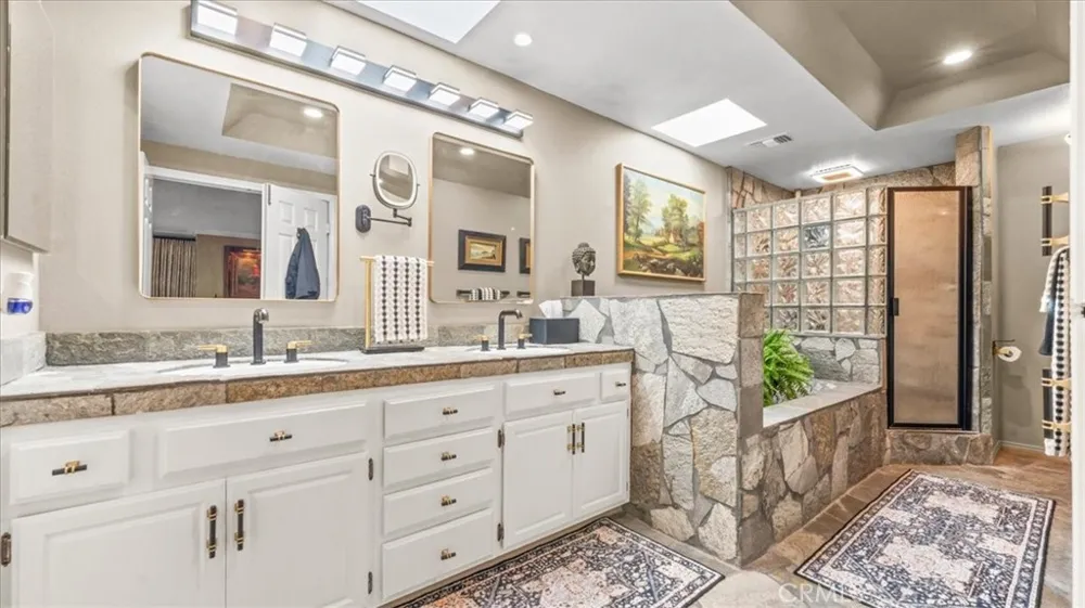 2184 Eiffel Circle Upland, CA 91784