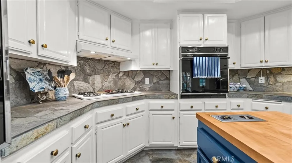 2184 Eiffel Circle Upland, CA 91784