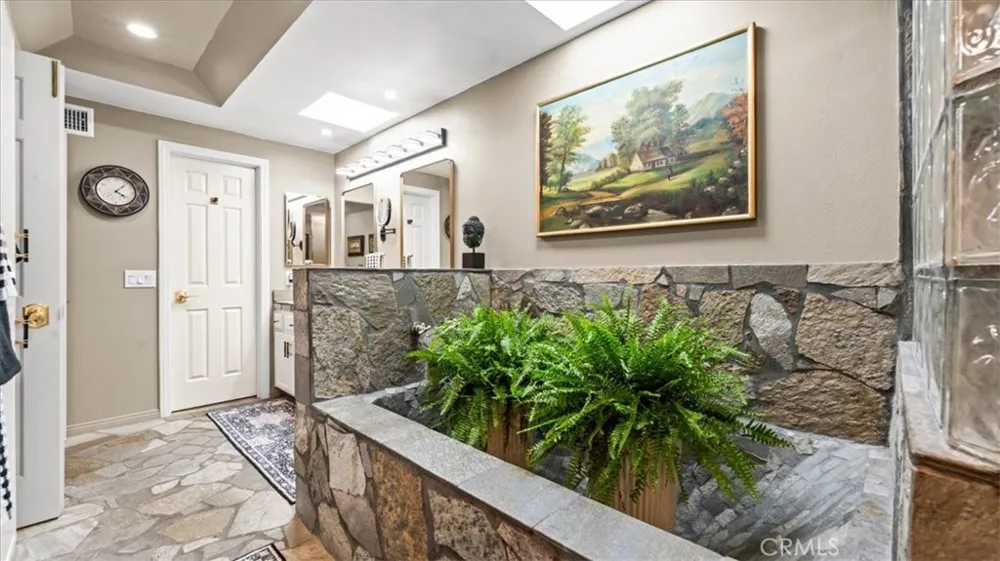 2184 Eiffel Circle Upland, CA 91784