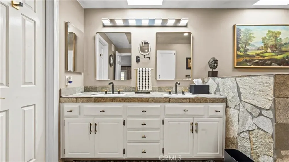 2184 Eiffel Circle Upland, CA 91784