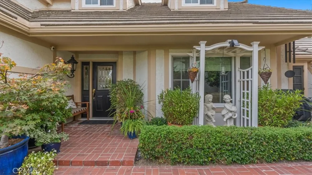 2184 Eiffel Circle Upland, CA 91784