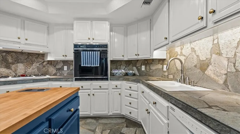 2184 Eiffel Circle Upland, CA 91784