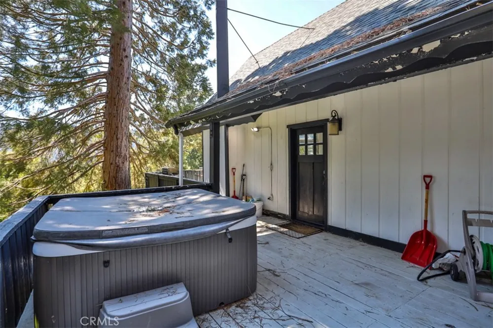 24833 Matterhorn Court Crestline, CA 92325