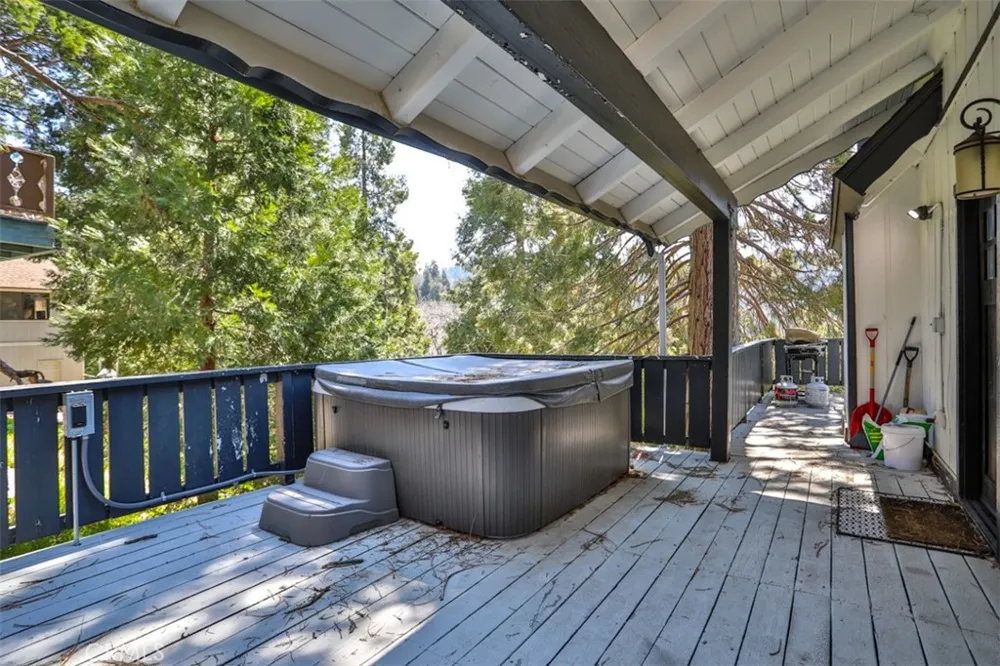 24833 Matterhorn Court Crestline, CA 92325