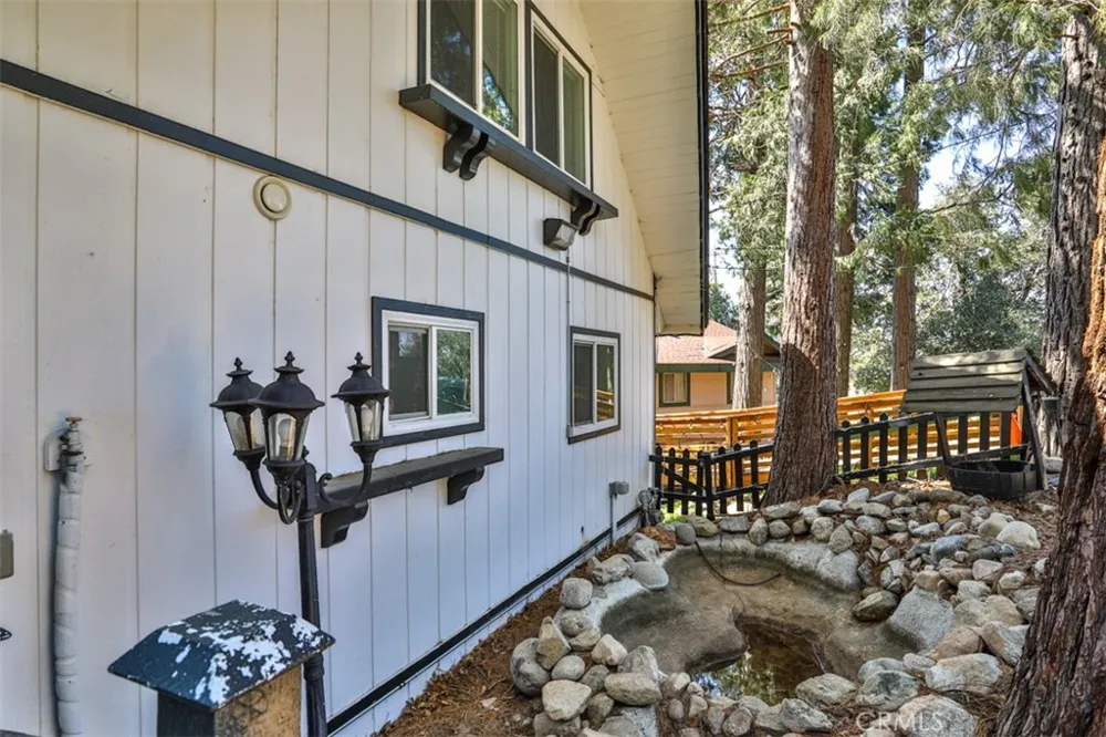 24833 Matterhorn Court Crestline, CA 92325