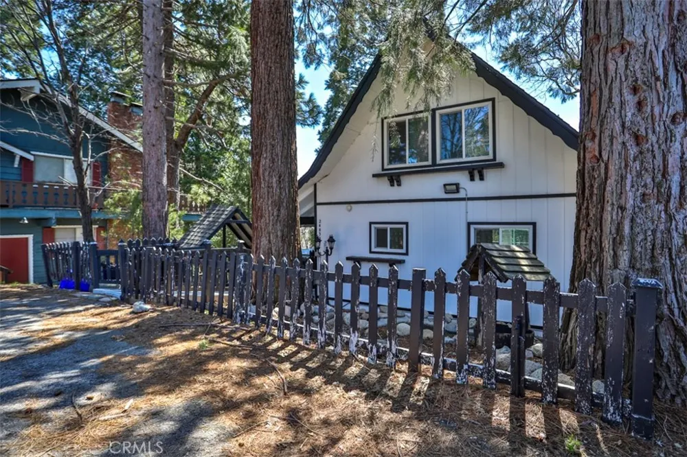24833 Matterhorn Court Crestline, CA 92325