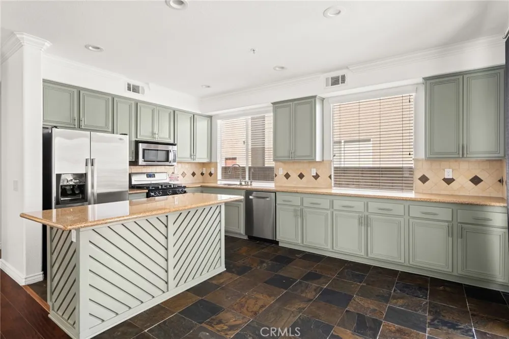14848 Rodeo Fontana, CA 92336