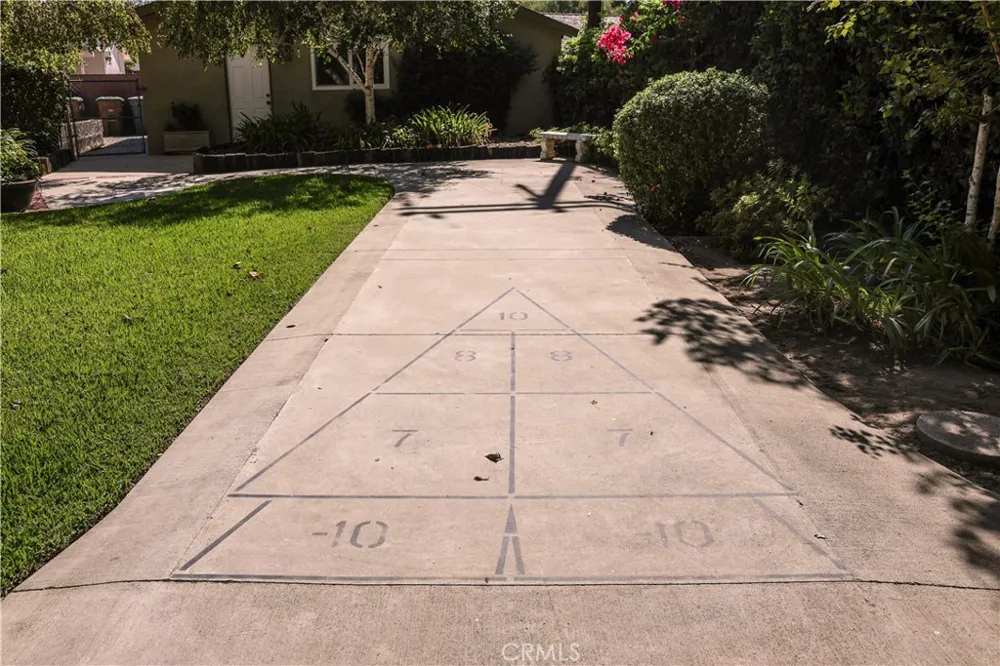 838 Maryhurst Claremont, CA 91711