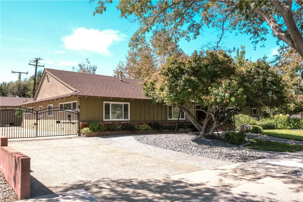 838 Maryhurst Claremont, CA 91711
