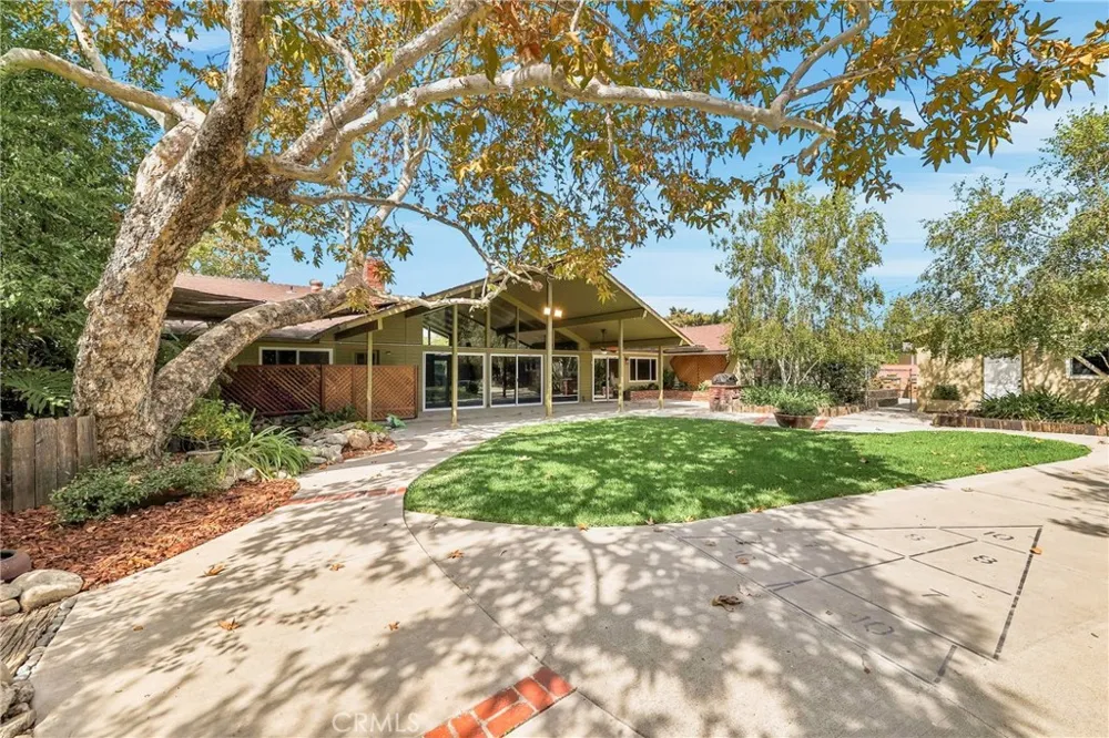 838 Maryhurst Claremont, CA 91711