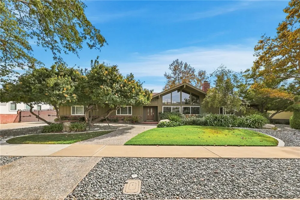 838 Maryhurst Claremont, CA 91711