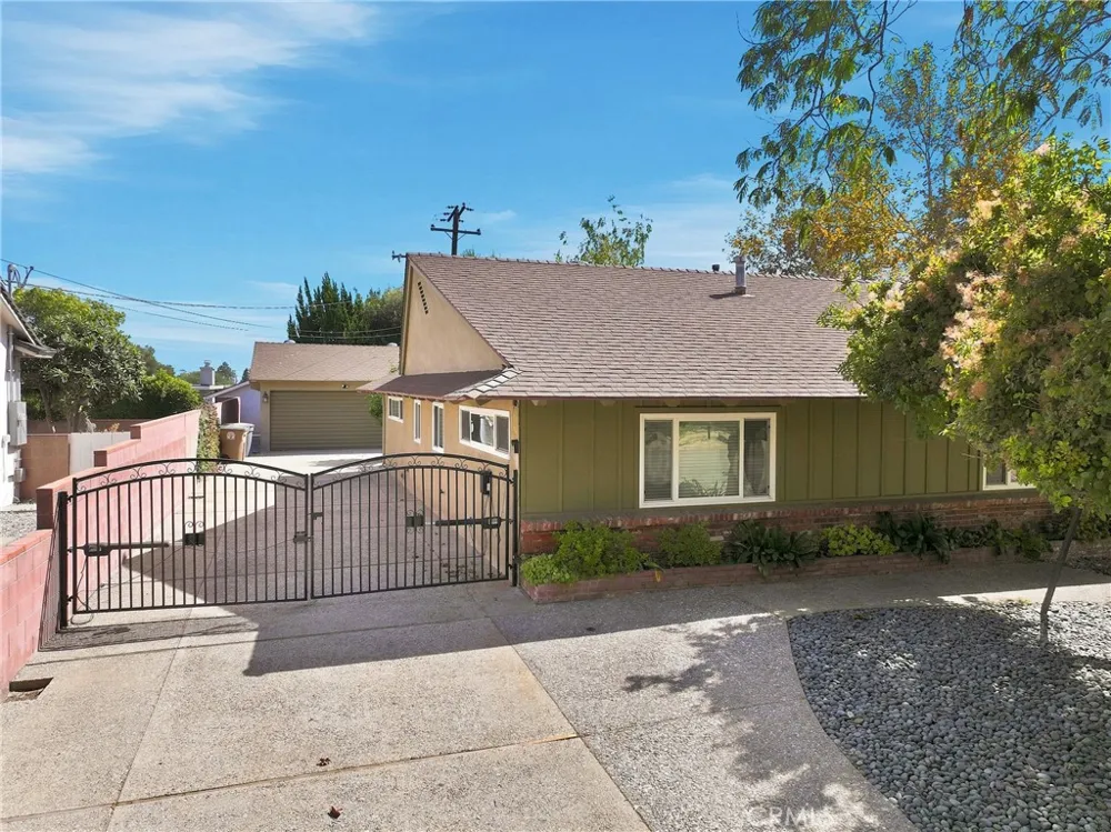 838 Maryhurst Claremont, CA 91711