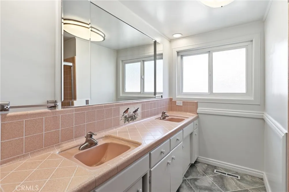838 Maryhurst Claremont, CA 91711
