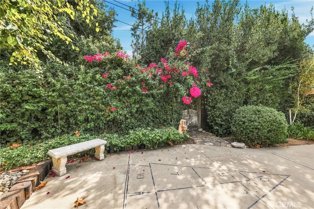 838 Maryhurst Claremont, CA 91711