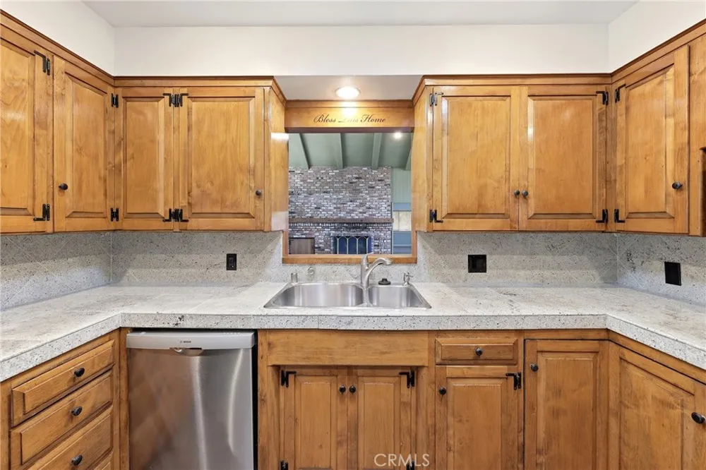 838 Maryhurst Claremont, CA 91711