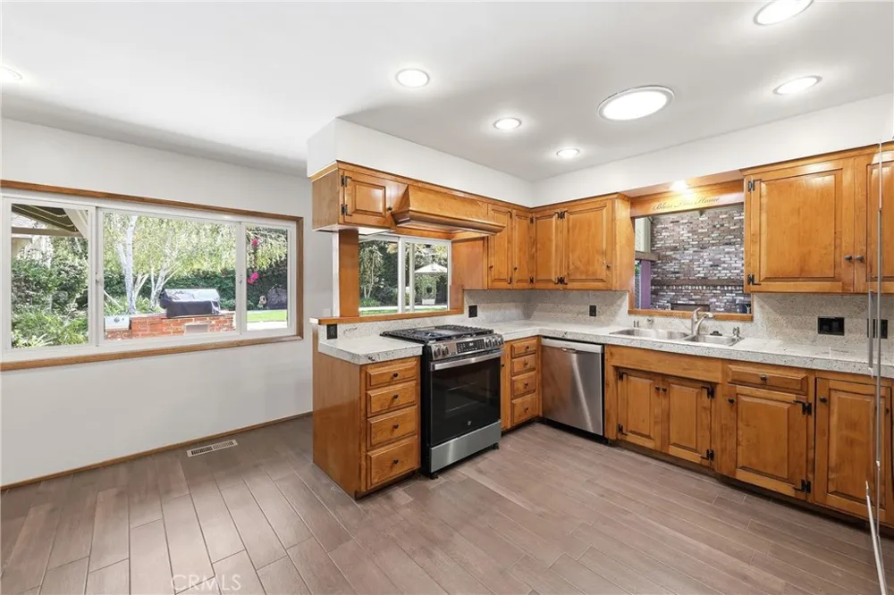 838 Maryhurst Claremont, CA 91711